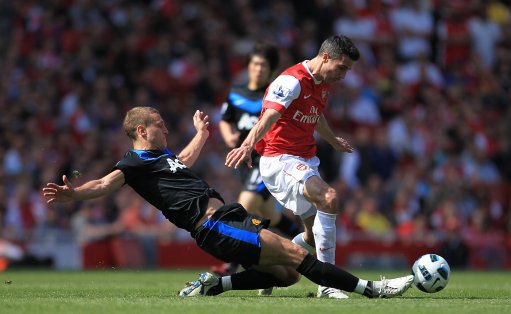 而頻繁缺席 而頻繁缺席